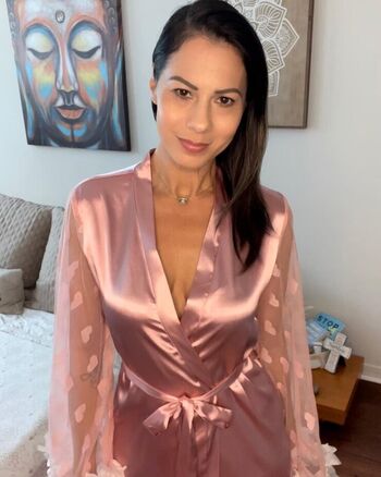 Janeal velez image