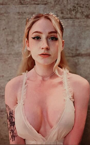 Janet devlin image