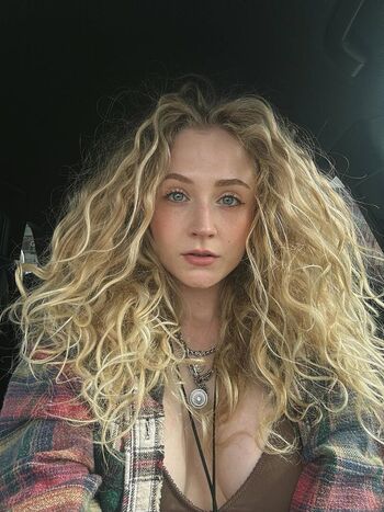Janet devlin image