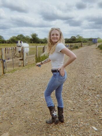 Janet devlin image