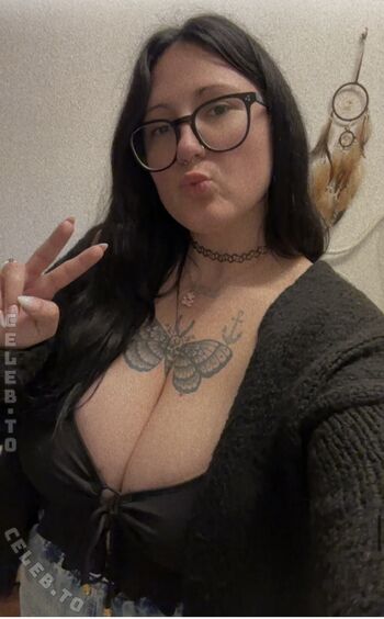 Janine 392 image