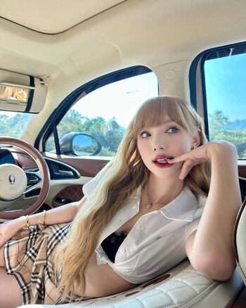 Jannine weigel image