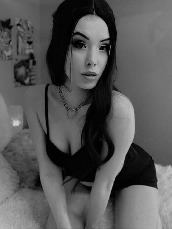 Jasmine callipygian image