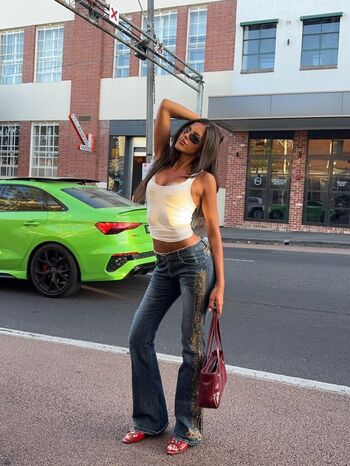 Jasmine tavares image