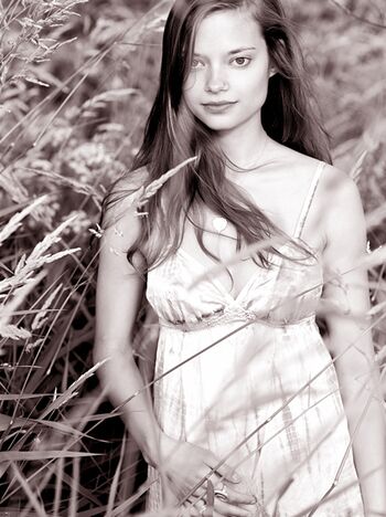 Jennifer anne sullins image