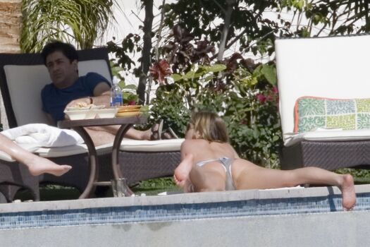 Jennifer anniston image