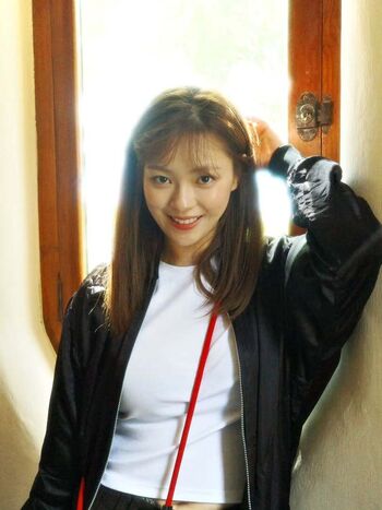 Jeongyeon page 2 image