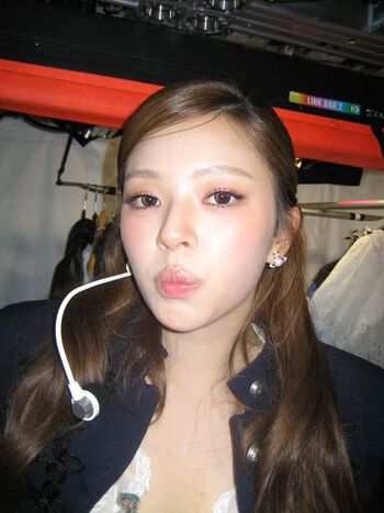 Jeongyeon image