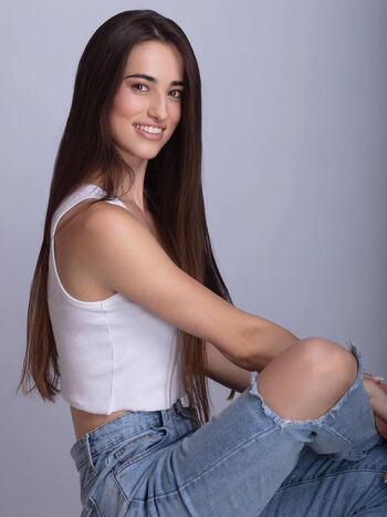 Jessica van den heever image