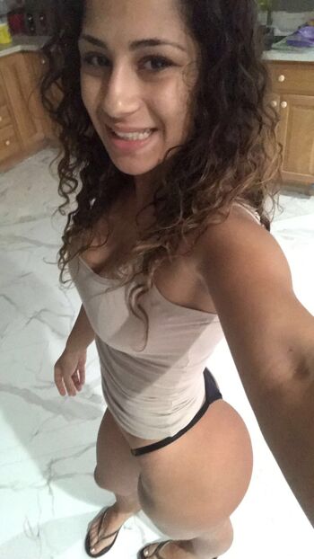 Jhenifer torres image