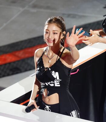 Jihyo page 3 image