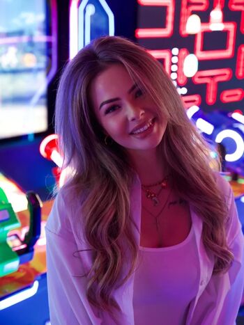 Jill van hoof page 2 image