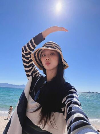 Jisoo 1 page 2 image