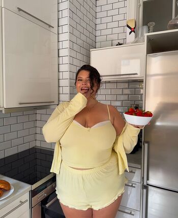 Joanna pincerato image