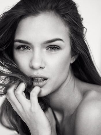 Josephine skriver 1 image
