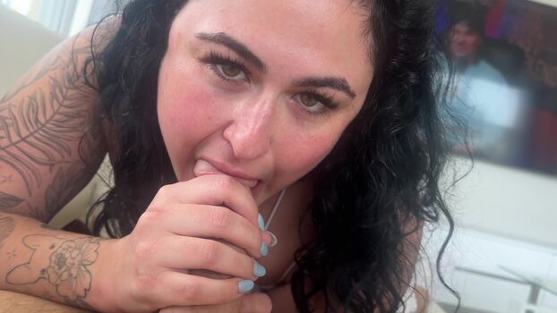 Josiejaxxon hotwife image