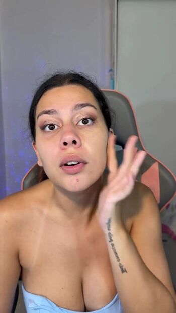 Julia alvarenga page 3 image