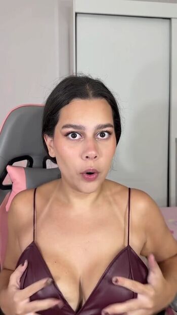 Julia alvarenga image