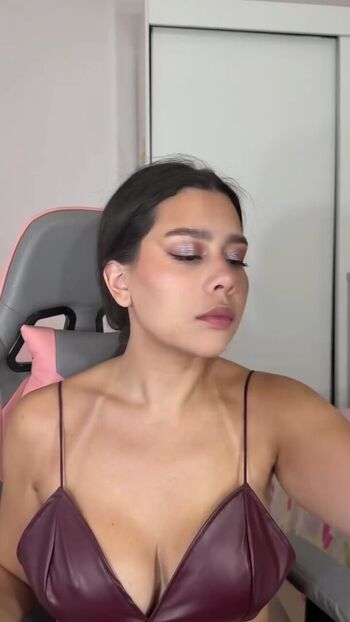 Julia alvarenga image
