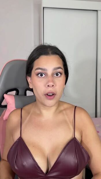 Julia alvarenga image