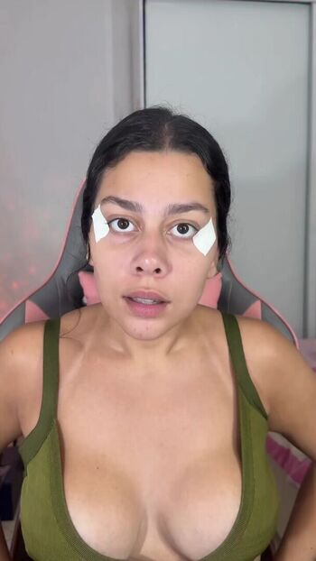 Julia alvarenga image