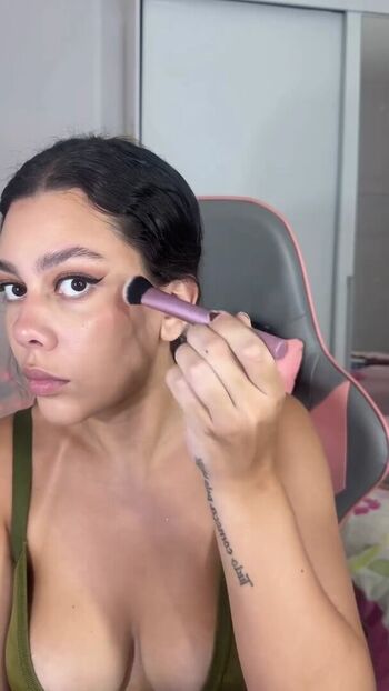 Julia alvarenga image