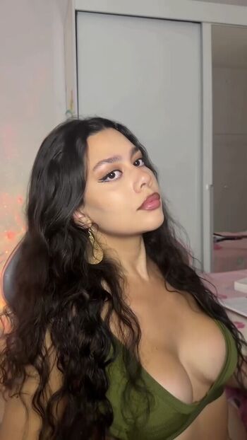 Julia alvarenga image