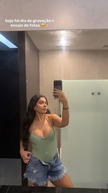 Julia alvarenga image