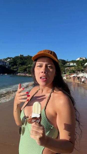 Julia alvarengaa image