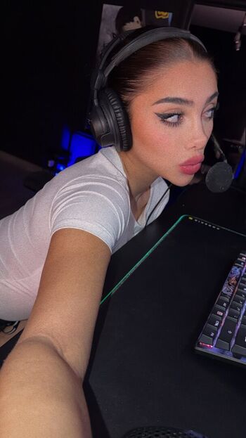 Julia bayonetta 1 page 3 image