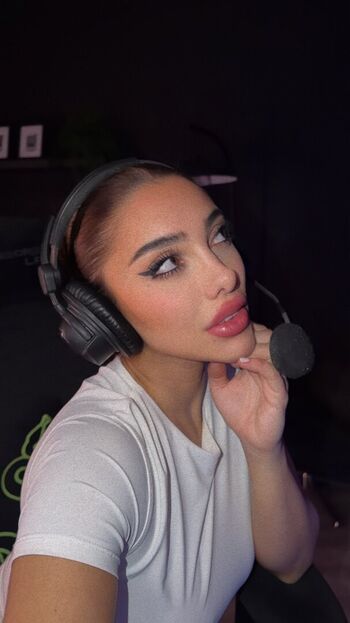 Julia bayonetta 1 page 3 image