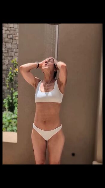 Julia bradbury image