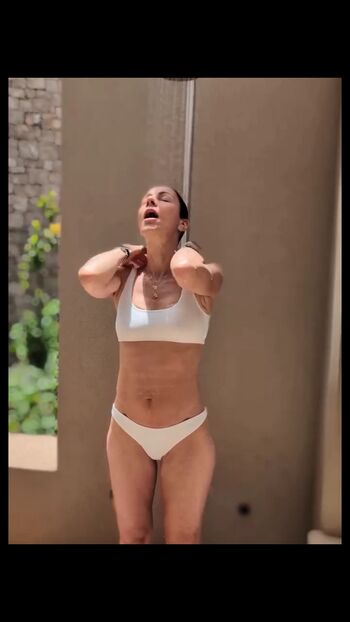 Julia bradbury image
