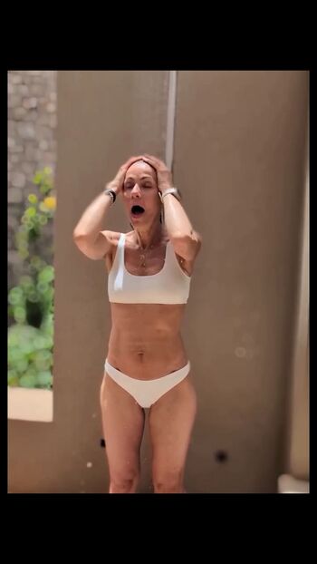 Julia bradbury image