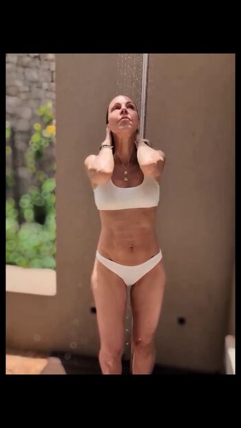 Julia bradbury image