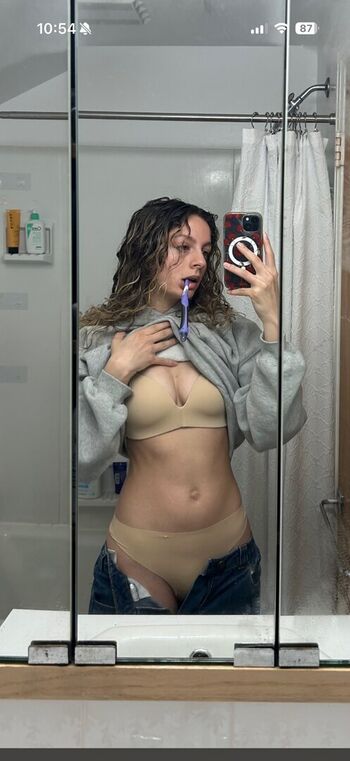 Julia dicesare image