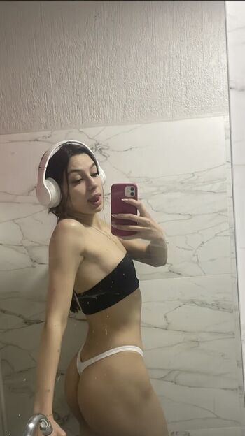 Julia fagundes image