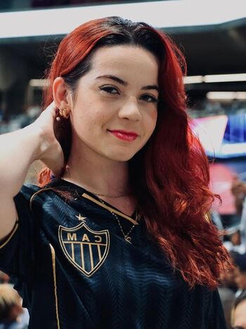 Julia linhares image