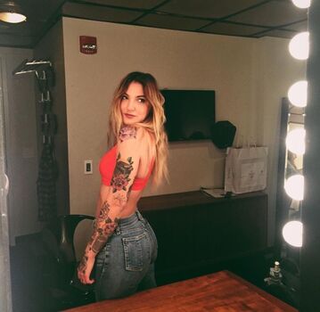Julia michaels image