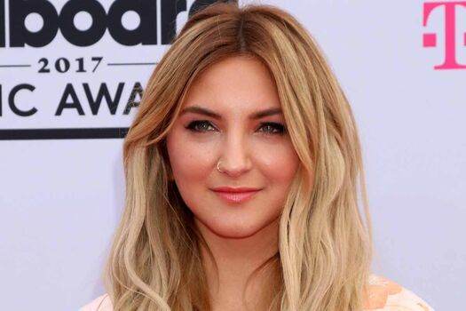 Julia michaels image