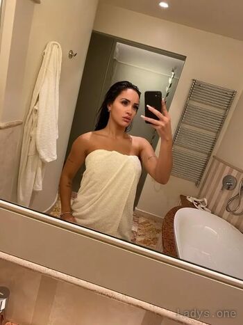 Julia paiva image
