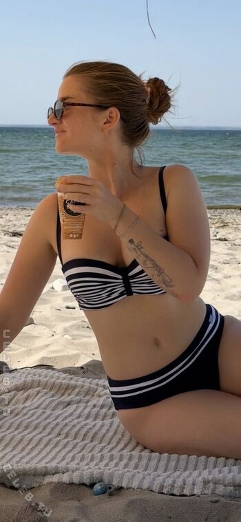 Julia schulze image