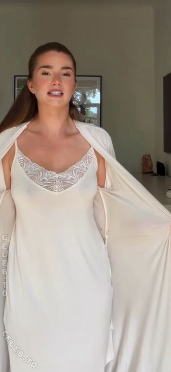 Julia schulze image