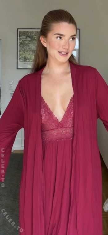 Julia schulze image