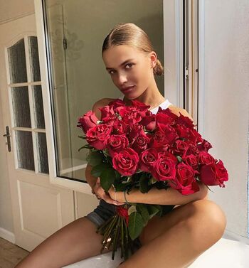 Julia surys image