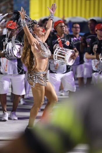 Juliana paes page 4 image