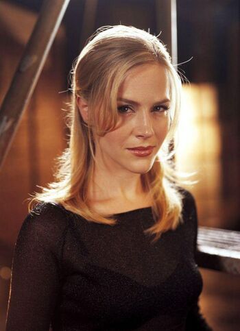 Julie Benz