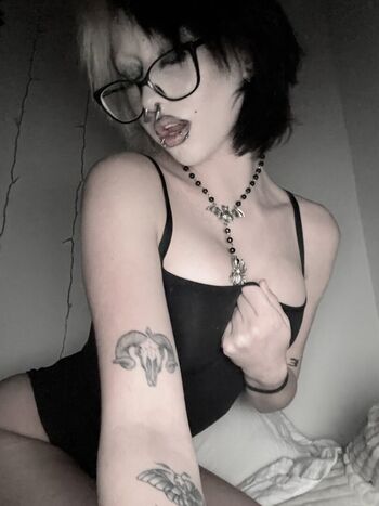 Juliesanerr image