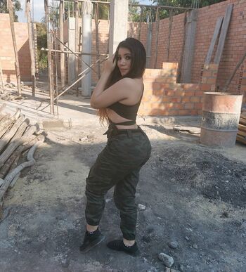 Julissaestefy page 2 image