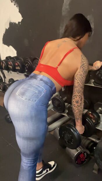 Jully oliveira page 4 image